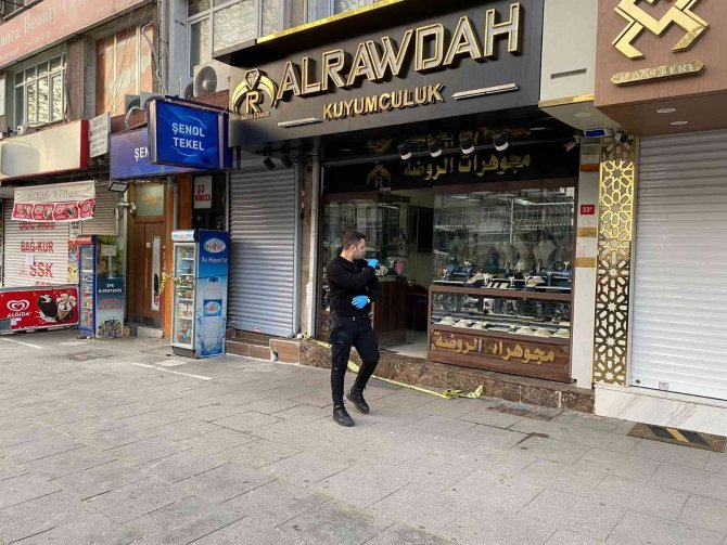 Fatih Millet Caddesi’nde Oksijen Tüpüyle Kuyumcu Soydular