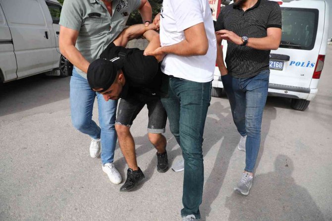 Tornavida İle Taksi Gasp Eden Zanlı Polisten Kaçamadı