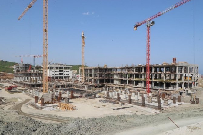 Ordu Şehir Hastanesi Yükseliyor
