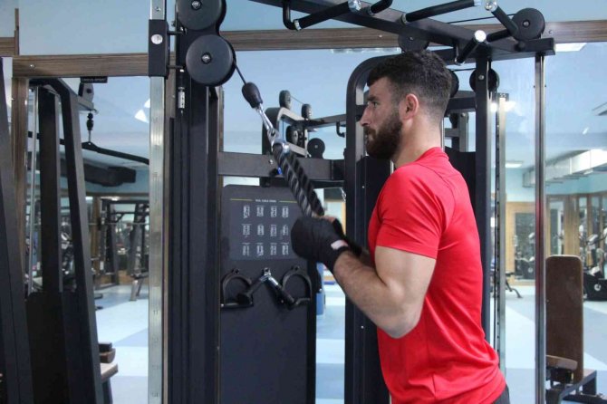 Kick Boks Avrupa Şampiyonu Ücan’ın Gözü Dünya Kupası’nda