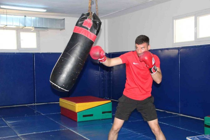 Kick Boks Avrupa Şampiyonu Ücan’ın Gözü Dünya Kupası’nda