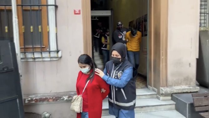 İ̇stanbul’da Film Gibi Rehine Kurtarma Operasyonu: Beyoğlu Polisi Satırlı İşkencecileri Kıskıvrak Yakaladı