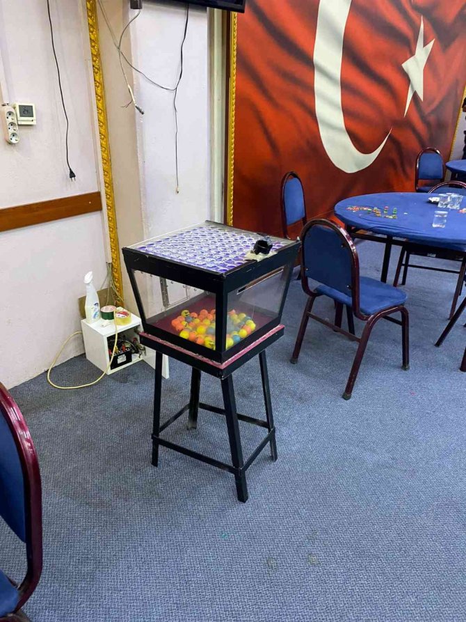 İ̇zmir’deki ‘Kolpaçino’ Kumarhanesine Yine Baskın