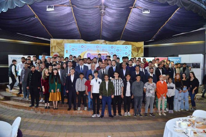 Başkan Oğuz İftar Sofrasında Gençlerle Buluştu