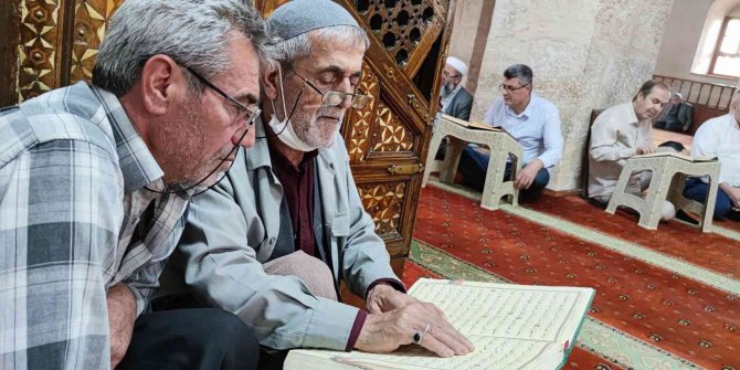 Mukabele Geleneği Bu Camide Asırlardır Sürüyor