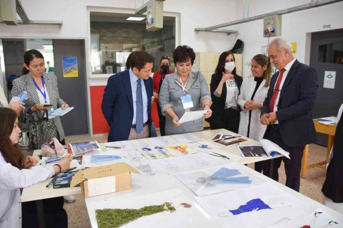 Dostek Koleji, Kazakistan’dan Gelen Ziyaretçilerini Ağırladı