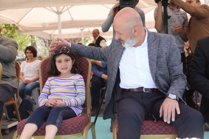 Başkan Çolakbayrakdar, Üniversite Öğrencileriyle Vuslat Ormanına Fidan Dikti