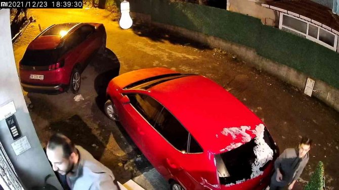 Beykoz’da ‘Arabayı Neden Buraya Park Ettin’ Dedi, Komşusuna Bıçakla Saldırdı