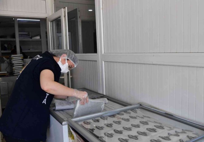 Konyaaltı’nda Bayram Öncesi ‘Tatlı Ve Çikolata’ Üretimi Denetimi