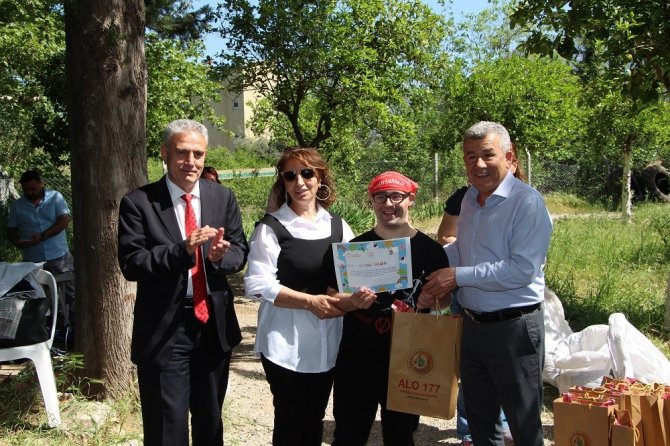 Saksı Düzenlemesi Ve Terrarium Kursuna Katılan Down Sendromlu Çocuklar Sertifikalarını Aldı