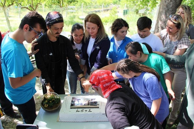 Saksı Düzenlemesi Ve Terrarium Kursuna Katılan Down Sendromlu Çocuklar Sertifikalarını Aldı