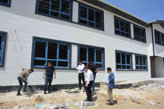 Depreme Dayanıksız Olduğu İçin Yıkılan Okulun Yeni Binası Tamamlanmak Üzere