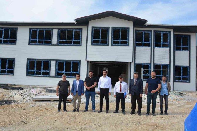 Depreme Dayanıksız Olduğu İçin Yıkılan Okulun Yeni Binası Tamamlanmak Üzere