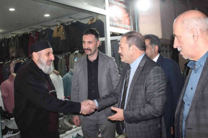 Mhp İl Başkanı Karataş İftar Sonrası Şükrü Paşa’da Esnaf Ve Vatandaşlarla Bir Araya Geldi