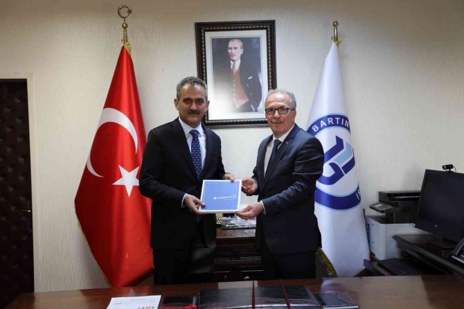 Bakan Özer: “Bartın Üniversitesi Bölgeyi Önceleyen Bir Anlayışla Önemli Başarılara İmza Atmaktadır"