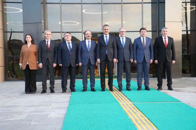 Bakan Özer: “Bartın Üniversitesi Bölgeyi Önceleyen Bir Anlayışla Önemli Başarılara İmza Atmaktadır"