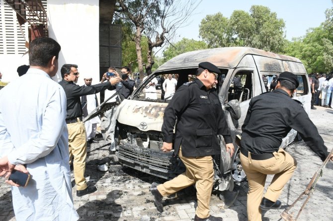 Pakistan’da Minibüste Patlama: 4 Ölü, 3 Yaralı