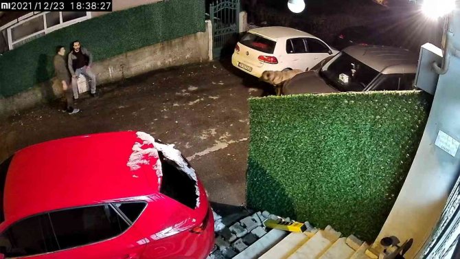 Beykoz’da ‘Arabayı Neden Buraya Park Ettin’ Dedi, Komşusuna Bıçakla Saldırdı