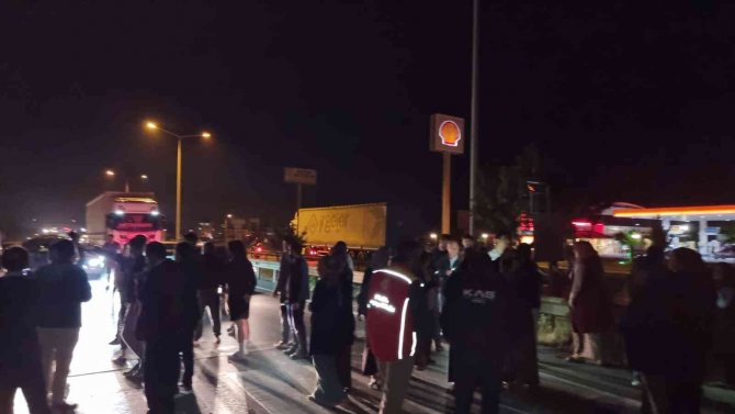 Yolun Karşısına Geçmek İsterken Hayatını Kaybeden Genç, Mahalleliyi Ayaklandırdı