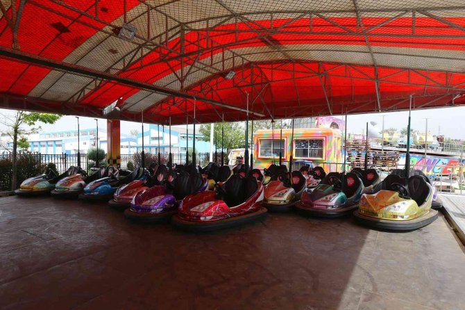 10 Bin Metrekare Alana İnşa Edilen Lunaparkta Son Adım