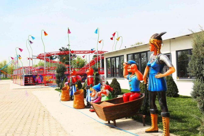 10 Bin Metrekare Alana İnşa Edilen Lunaparkta Son Adım