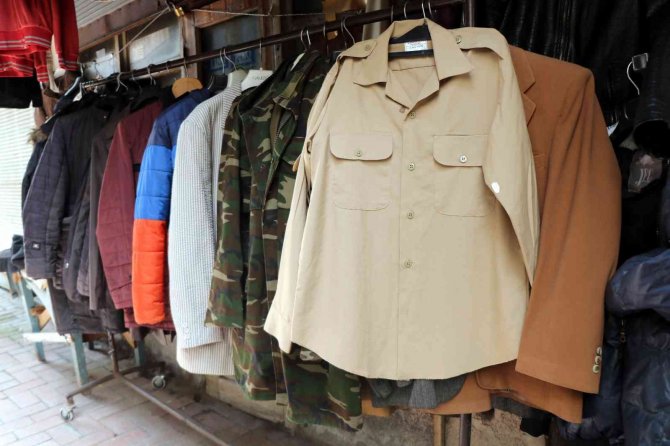 Gençler 80 Ve 90’ların Kıyafetlerine İlgi Gösteriyor