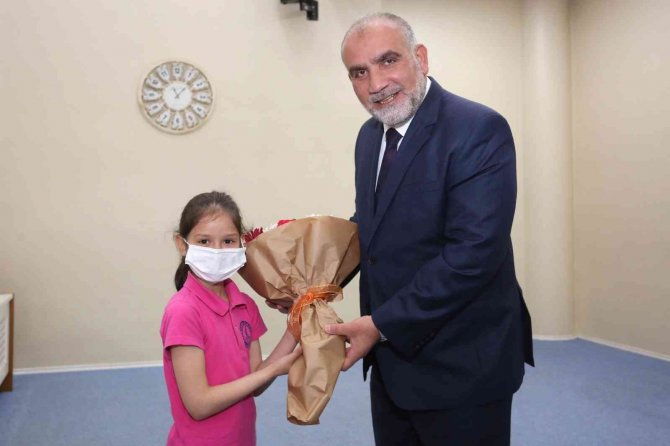 Öğrencilerin Soruları Başkanı Terletti