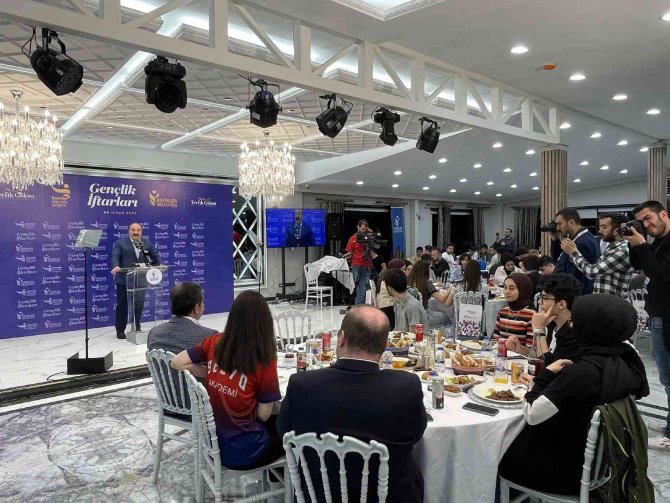 Bakan Varank: “Türkiye’yi Gençlerle Birlikte En Büyük 10 Ekonomiden Biri Yapacağız”