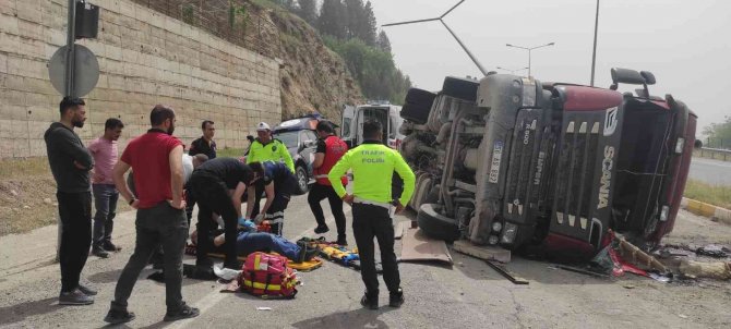 Siirt’te Viraj Alamayan Beton Mikseri Devrildi: 1 Yaralı
