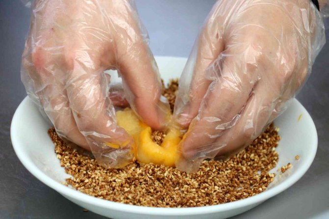 Öğrenciler Hünerli Elleriyle Kandil Simidi Yapıp Vatandaşlara İkram Etti