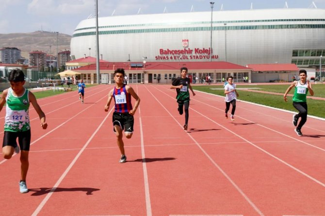 Sivas’ta Atletizm Taf Yarışmaları Yapıldı