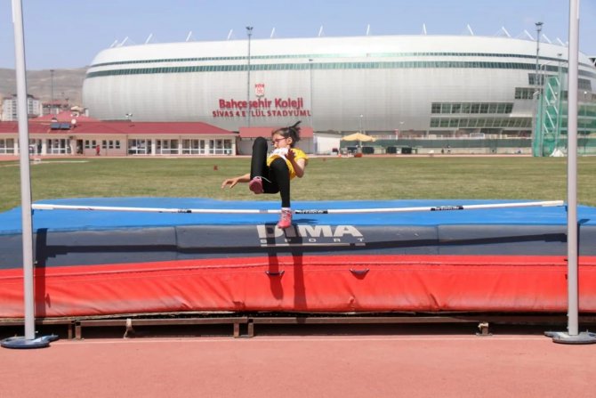 Sivas’ta Atletizm Taf Yarışmaları Yapıldı