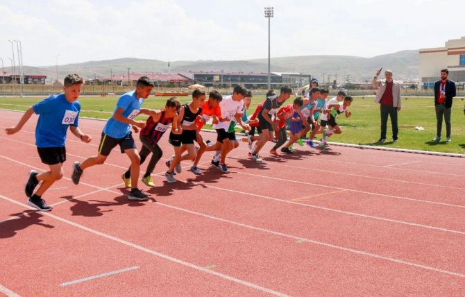 Sivas’ta Atletizm Taf Yarışmaları Yapıldı