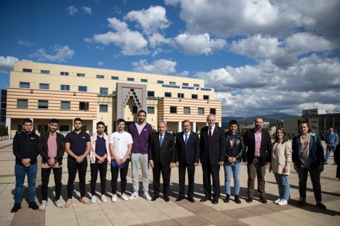 Tbmm Başkanı Şentop Uluslararası Saraybosna Üniversitesi’ni Ziyaret Etti
