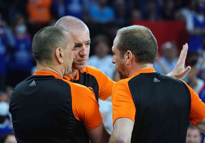 Thy Euroleague: Anadolu Efes: 77 - Olimpia Milano: 65