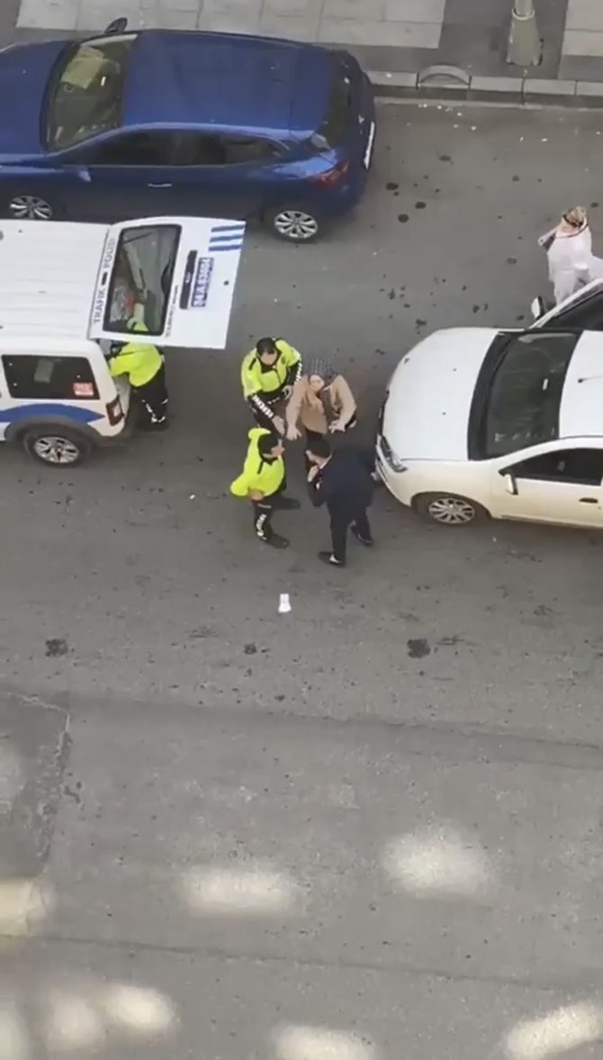 Esenyurt’ta Trafik Polisini Önce Tehdit Etti Sonra Üzerine Yürüdü