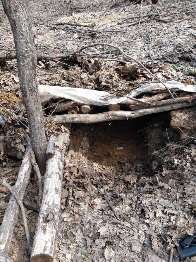 Tunceli’de Teröristlere Ait 2 Sığınak İmha Edildi