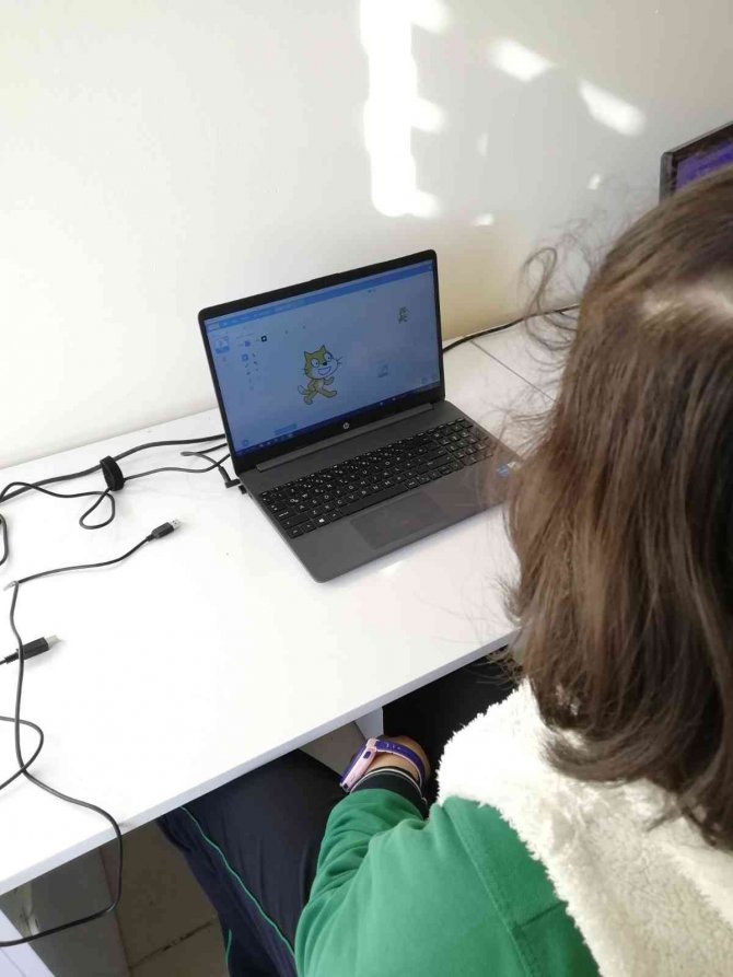 Edremit Bi̇lsem’in Ortak Olduğu "Codingwith Scratch" Etwinning Projesiyle Çocuklar Kodlama Öğreniyor