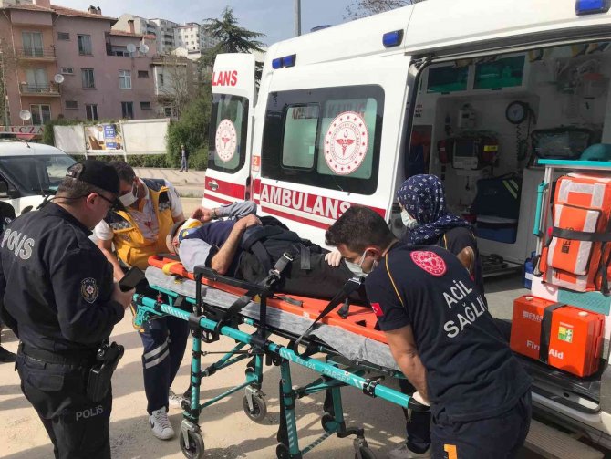 Yola Aniden Çıkan Yaşlı Adama Motosiklet Çarptı