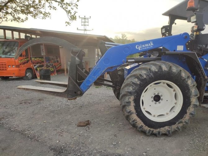 Ters Yönden Gelen Traktör Otomobili Biçti