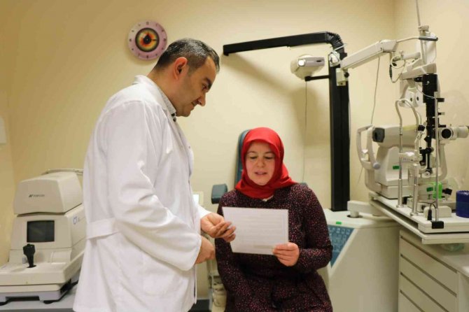 Akıllı Mercek Sayesinde Yıllardır Kullandığı Gözlükten Kurtuldu