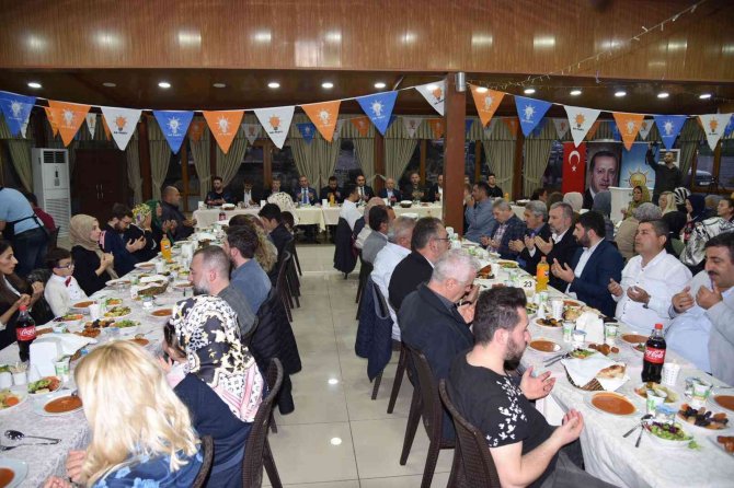 Ak Parti Bursa İ̇l Başkanı Davut Gürkan: "20 Yıldır Yaptığımız Gibi Aziz Milletimize Yakışır Daha Nice Hizmetlerle Davamızla Birlikte Sürdüreceğiz"
