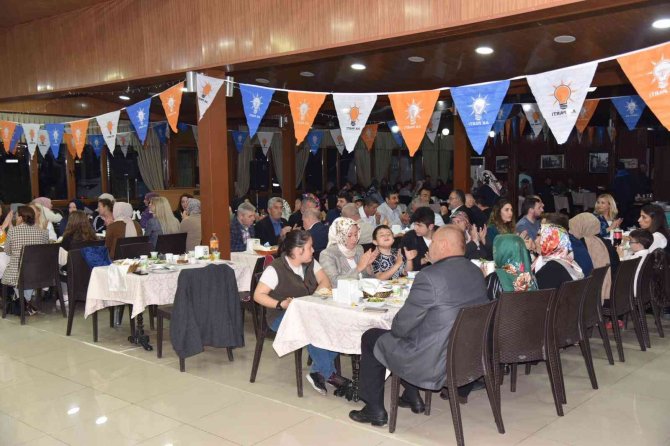 Ak Parti Bursa İ̇l Başkanı Davut Gürkan: "20 Yıldır Yaptığımız Gibi Aziz Milletimize Yakışır Daha Nice Hizmetlerle Davamızla Birlikte Sürdüreceğiz"
