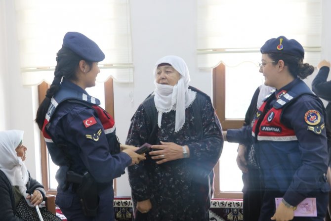 Jandarma Ekipleri Kadınlara Kades Eğitimi