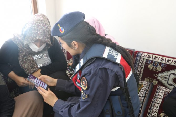 Jandarma Ekipleri Kadınlara Kades Eğitimi