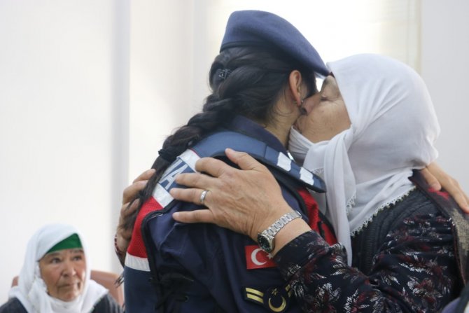 Jandarma Ekipleri Kadınlara Kades Eğitimi