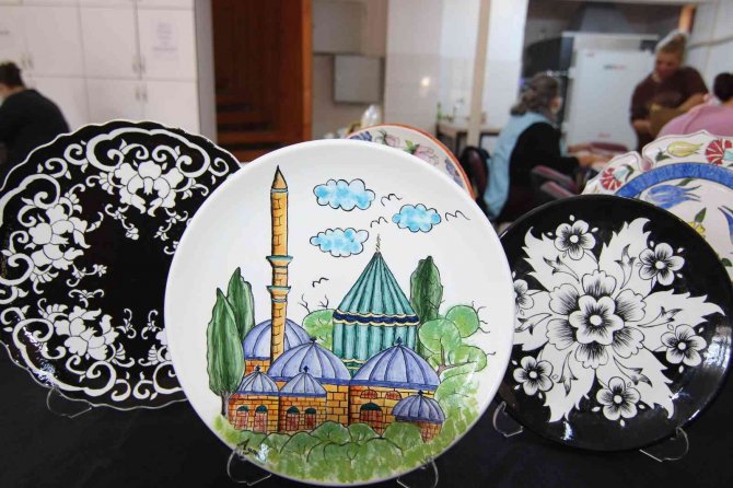 Unutulmaya Yüz Tutmuş El Sanatları Alanyalı Kadınlara Aktarılıyor