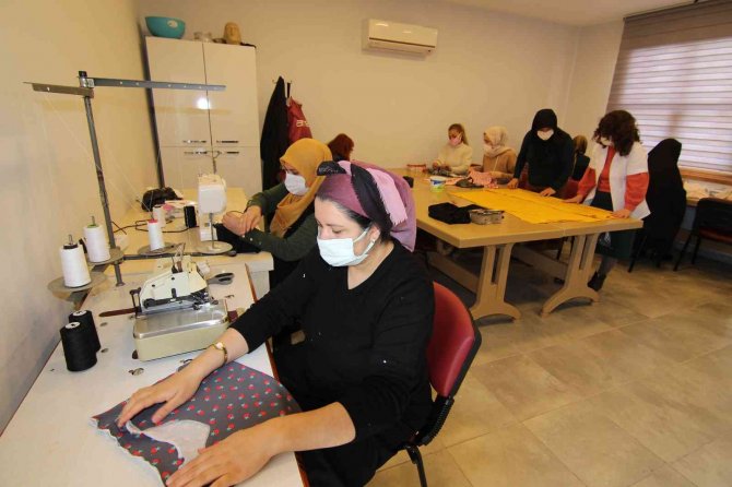 Unutulmaya Yüz Tutmuş El Sanatları Alanyalı Kadınlara Aktarılıyor