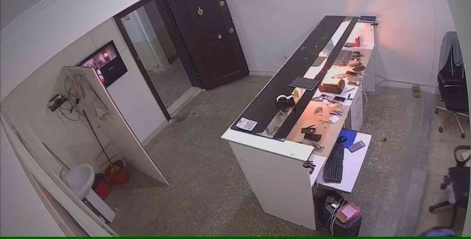 Ankara’da Cep Telefonu Bataryasının Patlama Anı Güvenlik Kameralarına Yansıdı