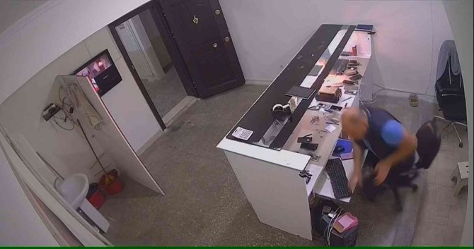 Ankara’da Cep Telefonu Bataryasının Patlama Anı Güvenlik Kameralarına Yansıdı